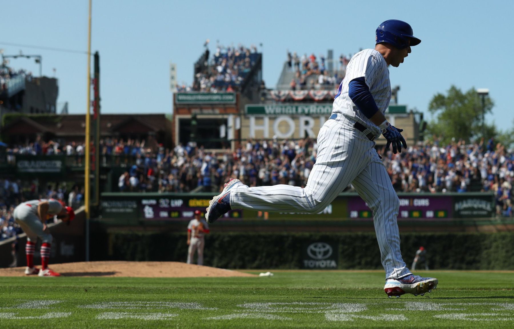 20210611-AMX-SPORTS-COLUMN-WITH-WRIGLEY-FIELD-AT-8-TB.jpg